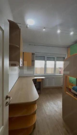 Apartament cu 3 camere semidecomandat în Nord