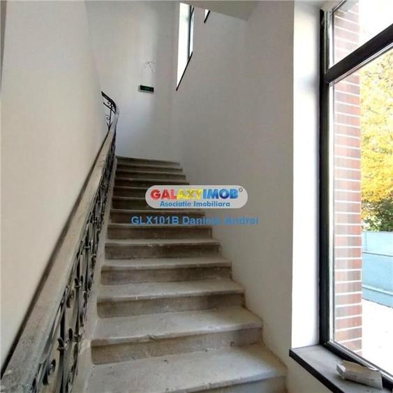 Casă individuală cu 40 camere cu Teren 885 Mp în Calea Victoriei