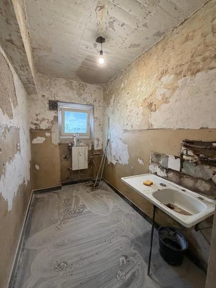 Apartament cu 3 camere semidecomandat în Domenii
