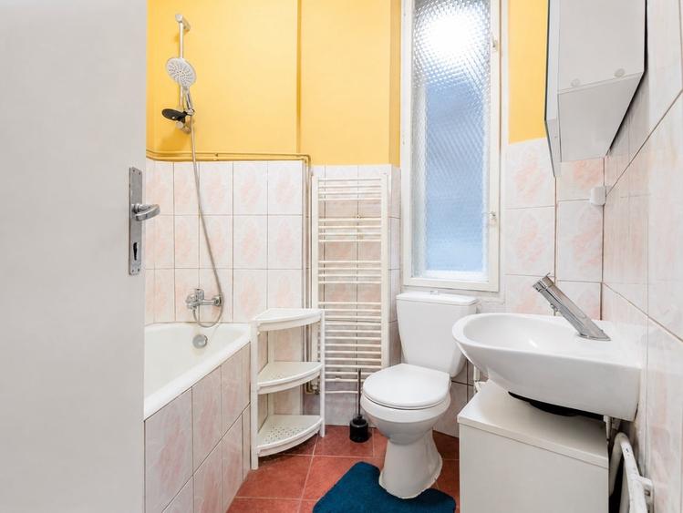 Apartament cu 3 camere semidecomandat, mobilat în Șagului