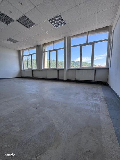 Spațiu comercial, de 990 mp, în Central