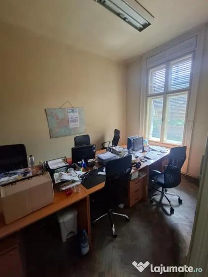 Apartament cu 4 camere semidecomandat în Central