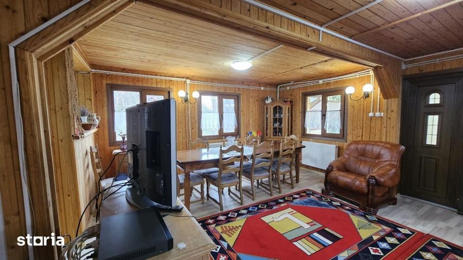 Casă cu 5 camere cu Teren 950 Mp în Bucium