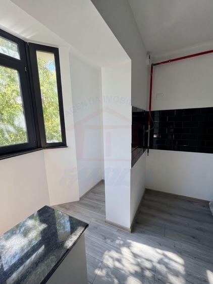 Garsonieră decomandată în Micro 20