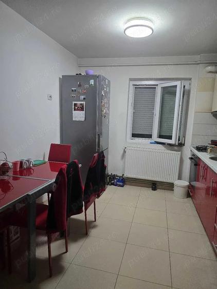 Apartament cu 3 camere semidecomandat, mobilat în Favorit