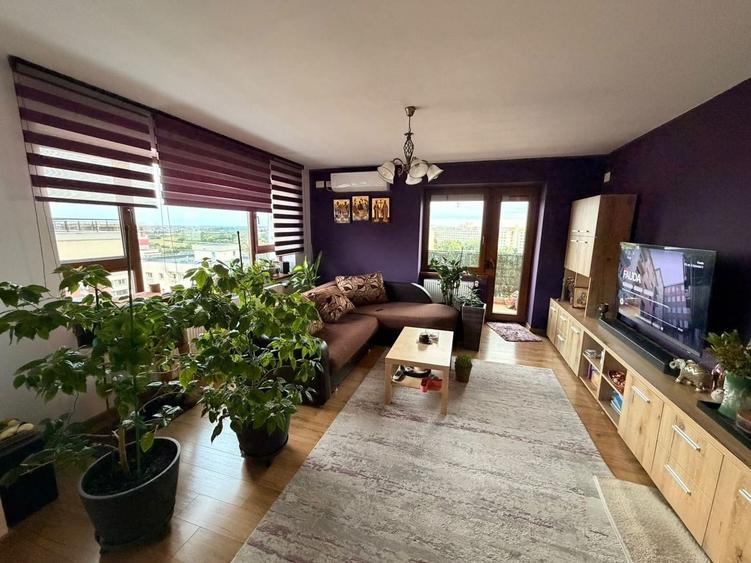 Apartament cu 3 camere semidecomandat, mobilat în Pantelimon