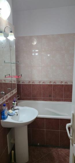 Apartament cu 3 camere decomandat în Est