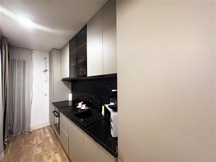 Apartament cu 2 camere semidecomandat, mobilat în Floreasca