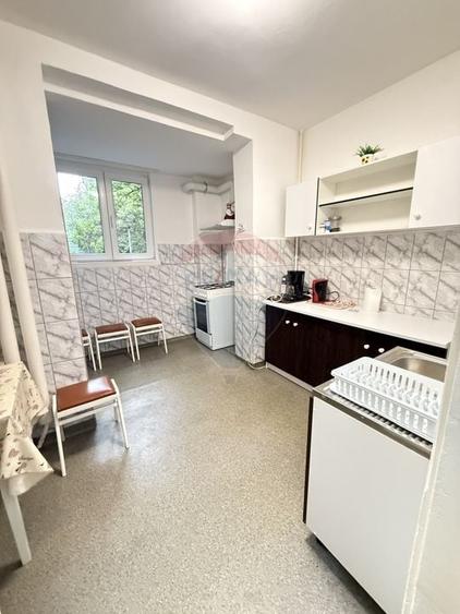 Apartament cu 3 camere decomandat, mobilat în P-ța Muncii