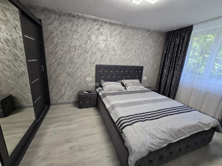 Apartament cu 3 camere semidecomandat, mobilat în Cina