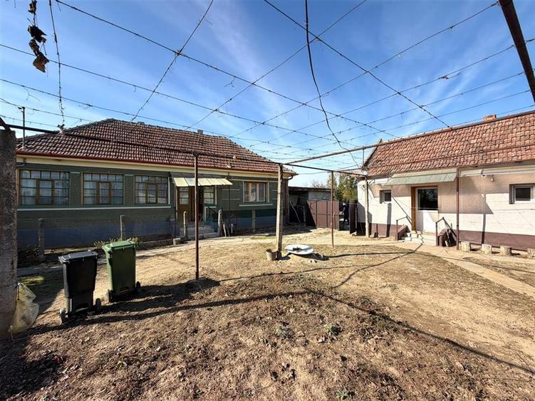 Casă cu 3 camere cu Teren 1240 Mp în Ineu