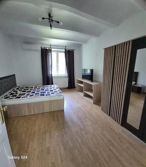 Garsonieră decomandată în Baba Novac