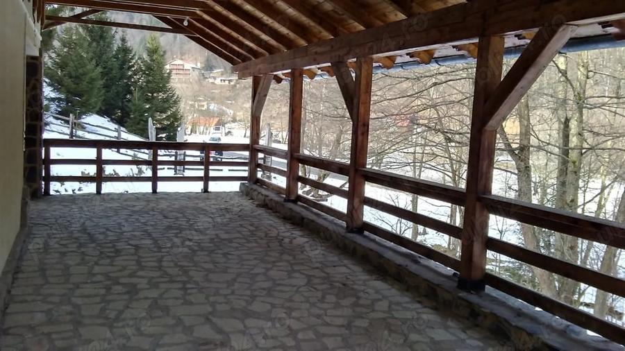Casă cu 6 camere cu Teren 3884 Mp în Plaiul Foii