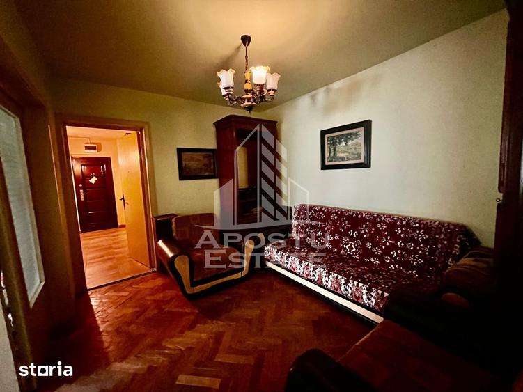Apartament cu 4 camere semidecomandat, mobilat în Take Ionescu