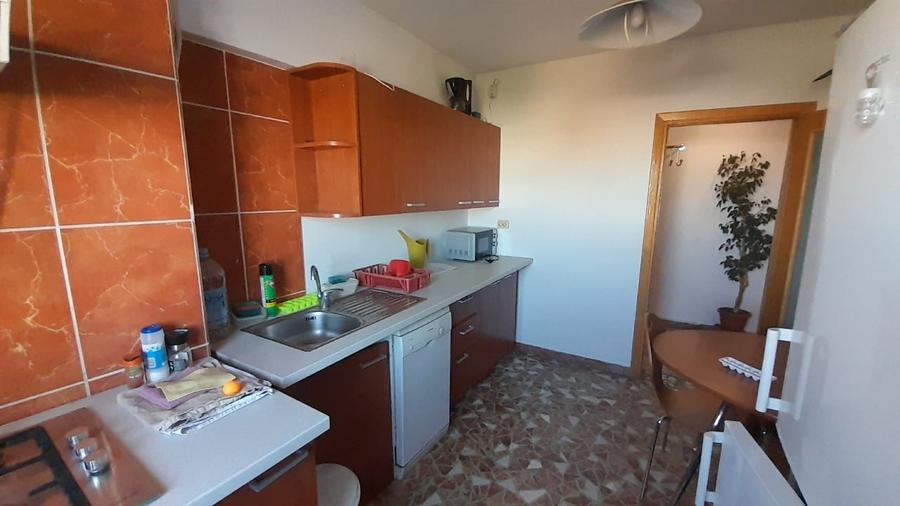 Apartament cu 3 camere decomandat în Calea Victoriei