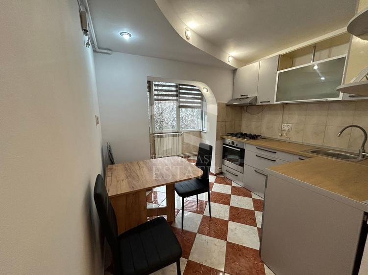 Apartament cu 3 camere decomandat, mobilat în Dacia