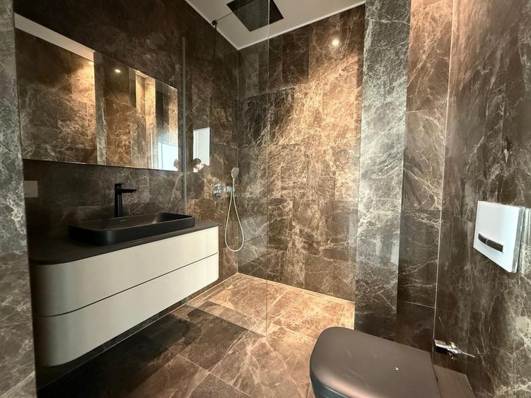 Apartament cu 5 camere decomandat în Barbu Văcărescu