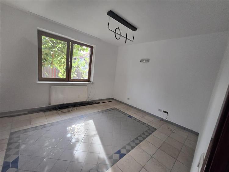 Casă individuală cu 6 camere cu Canalizare în Voila