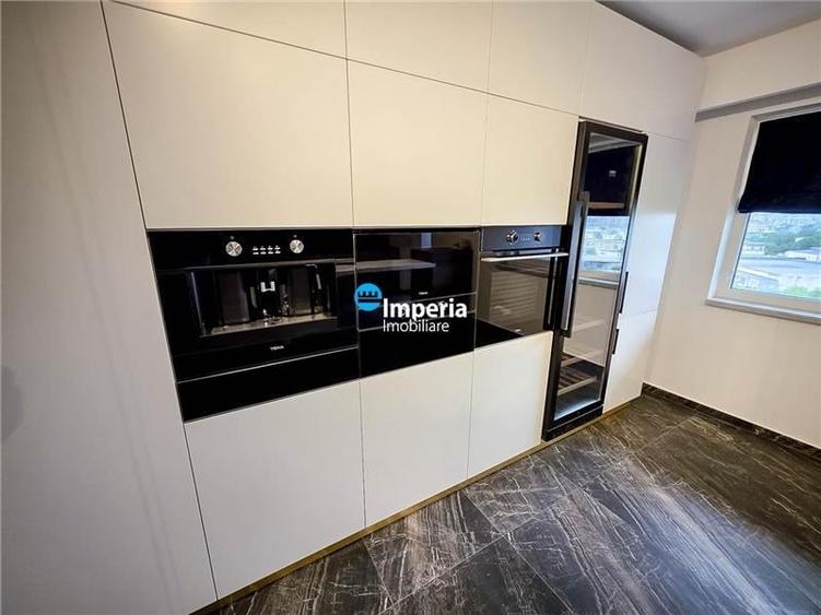 Apartament cu 4 camere decomandat în Semicentral