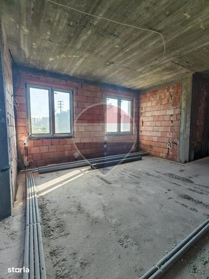 Casă cu 5 camere cu Teren 1912 Mp în Central