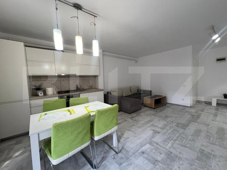 Apartament cu 2 camere semidecomandat, mobilat în Florești