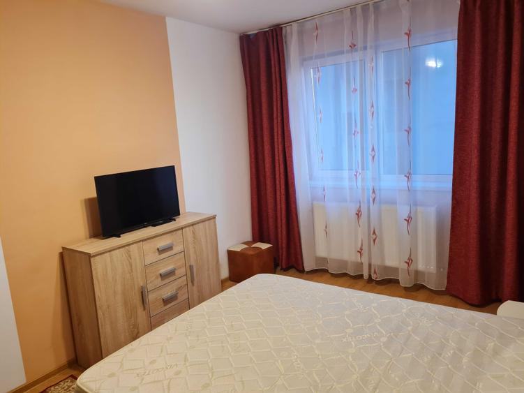 Apartament cu 3 camere decomandat în Dâmbul Rotund