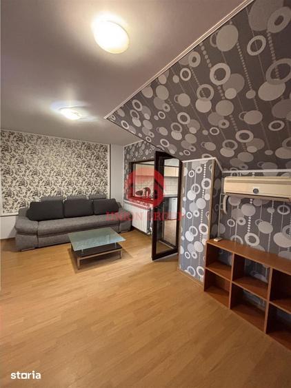 Casă cu 8 camere cu Teren 200 Mp în Central