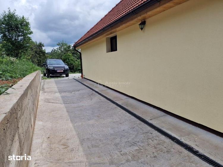 Casă cu 3 camere decomandat cu Teren 400 Mp în Central