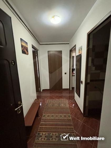 Garsonieră decomandată, mobilată în Între Lacuri