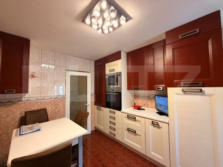 Apartament cu 4 camere decomandat, mobilat în Ultracentral