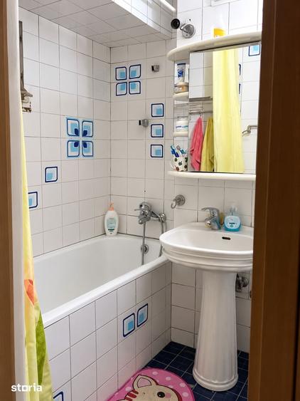 Apartament cu 3 camere decomandat în Obor