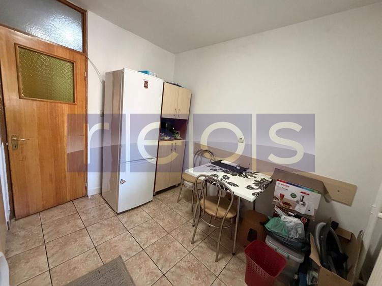 Apartament cu 2 camere semidecomandat, mobilat în Tei