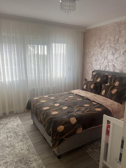 Apartament cu 3 camere decomandat în Nufărul