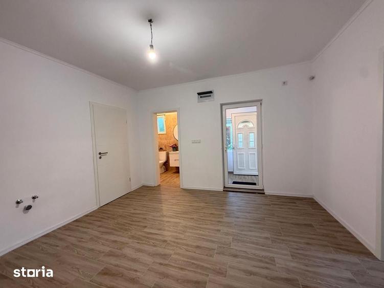 Casă cu 4 camere cu Teren 235 Mp în Plopi