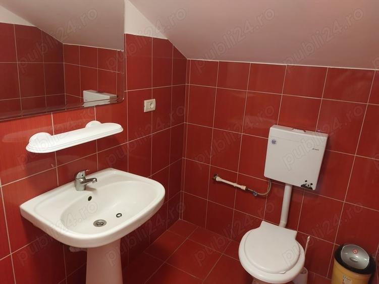Casă cu 6 camere în Traian