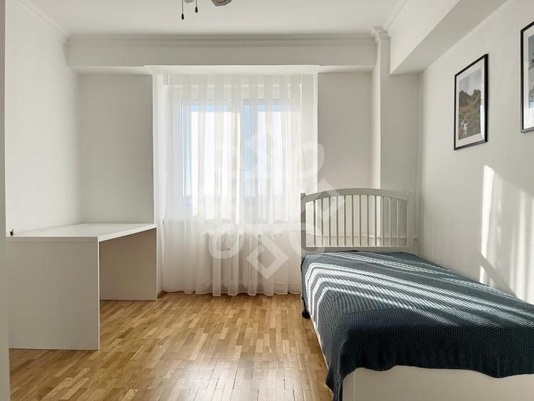 Apartament cu 4 camere semidecomandat, mobilat în Ultracentral