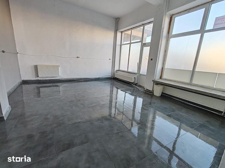 Spațiu comercial, de 400 mp, în Central