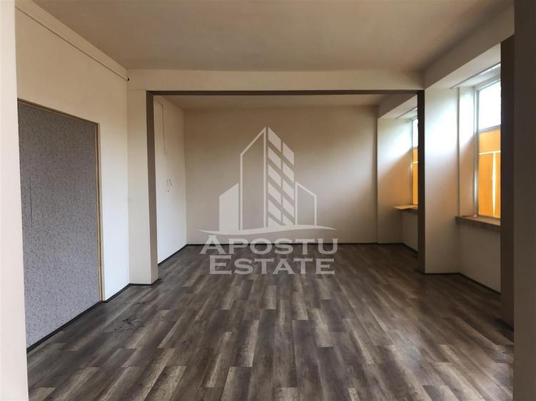 Spațiu comercial, de 240 mp, în Freidorf
