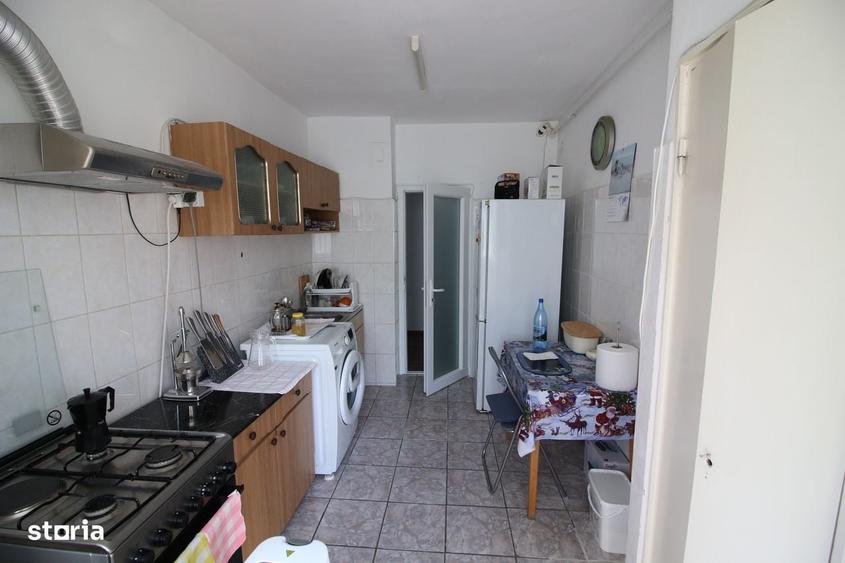 Apartament cu 3 camere decomandat în Port