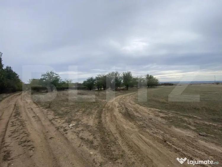 Teren partial intravilan 15000 mp, deschidere 136 m, zona Pa - 3