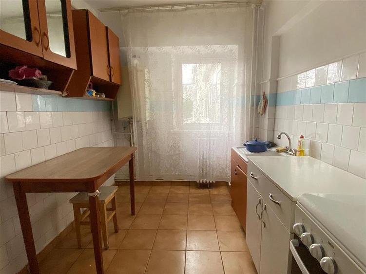 Apartament cu 2 camere decomandat în Podul de Fier