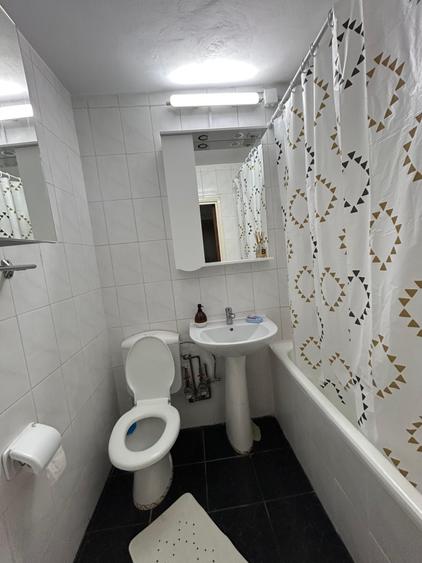 Apartament cu 3 camere decomandat în Titan