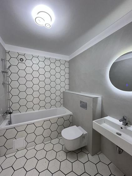 Apartament cu 3 camere decomandat în Tractorul