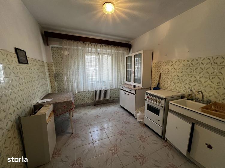 Apartament cu 3 camere decomandat în Central
