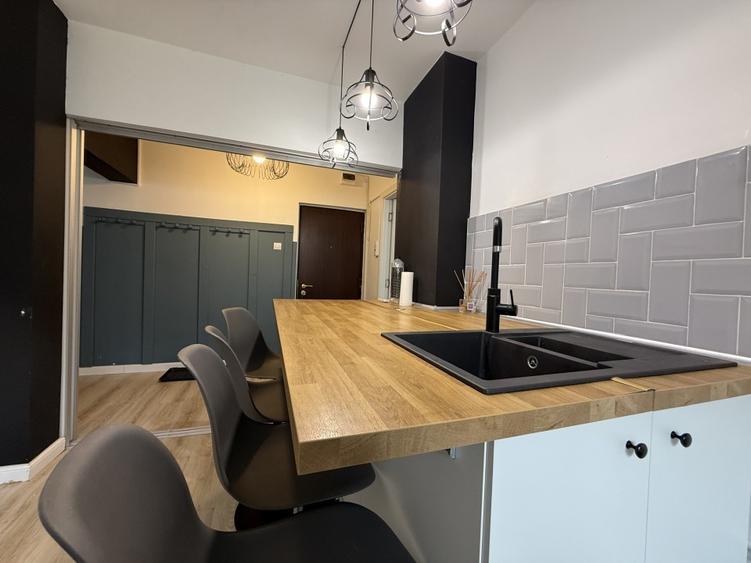 Apartament cu 3 camere decomandat, mobilat în Tineretului