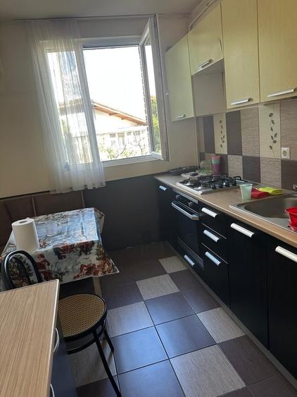 Apartament cu 4 camere decomandat în Titan