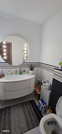 Casă cu 5 camere cu Teren 200 Mp în Central