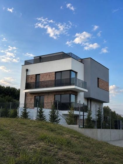 Casă individuală cu 5 camere cu Teren 450 Mp în Dezmir