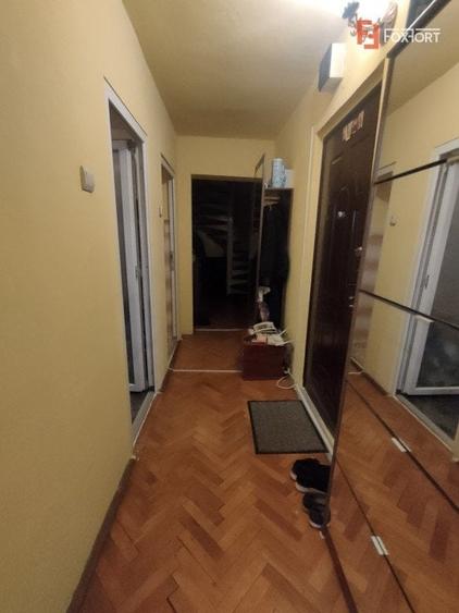 Apartament cu 4 camere decomandat, mobilat în Buziașului