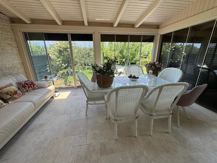 Casă cu 5 camere cu Teren 750 Mp în 1 Decembrie